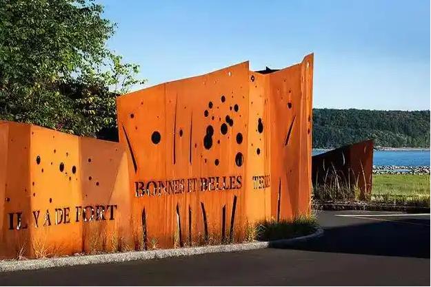 东河镇锈钢板景观